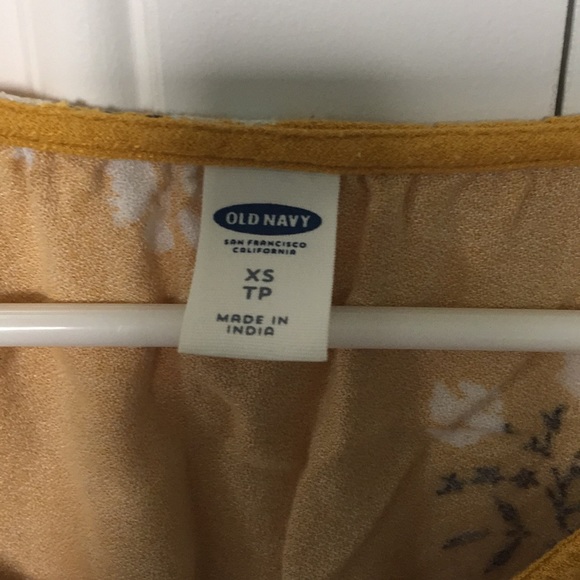 Size xs flower blouse! - Picture 5 of 5